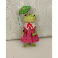 Frau  Frog with green leaf umbrella