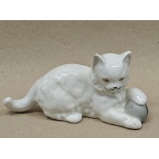 Cat with Ball Old German Porcelain 1950'