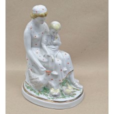 Mother and daughter USSR Chudovo porcelain figurine 1959