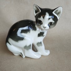 Lomonosov White-Black Cat porcelain figurine