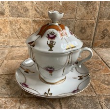 Vintage cup with lid and saucer for tea-steeping 