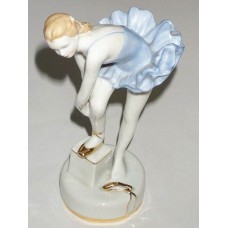 USSR 1950s Ballet dancer Dulevo porcelain figurine